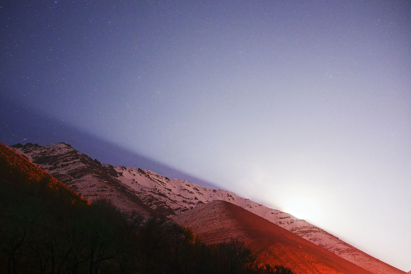 The moment of moon rise captured by opera 50mm F1.4 FF on D610. The shadow of mountain extend across sky. 8 sec exposure at f/2.5 on ISO3200. Cokin P830 diffuser filter is attached.