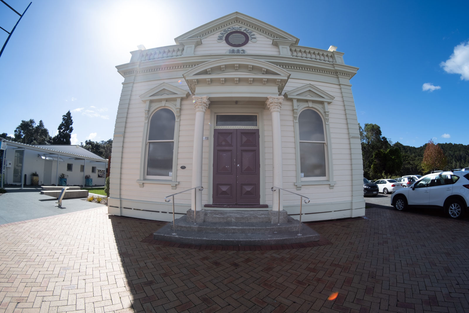 The Masonic Hall, Warkworth, North Auckland, New Zealand | Tokina SZ 8mm F2.8 E FISH-EYE | Notice that the frame was taken a few metres away. The structure's lines are curved, however, the central lines keep on their straightness