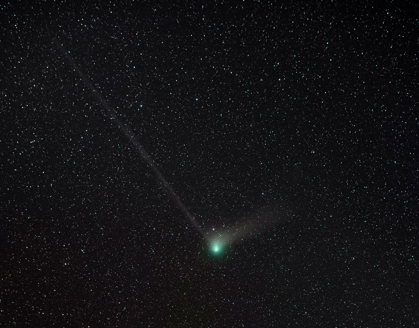 On February 2nd after moonset around 5 a.m., there was only a tiny window opened before sunrise for observing and photographing the green comet, C/2022 E3 (ZTF) at its closest approach to us. To capture this image, I tracked the sky using Kenko SKYMEMO S star tracker for about 20 minutes.